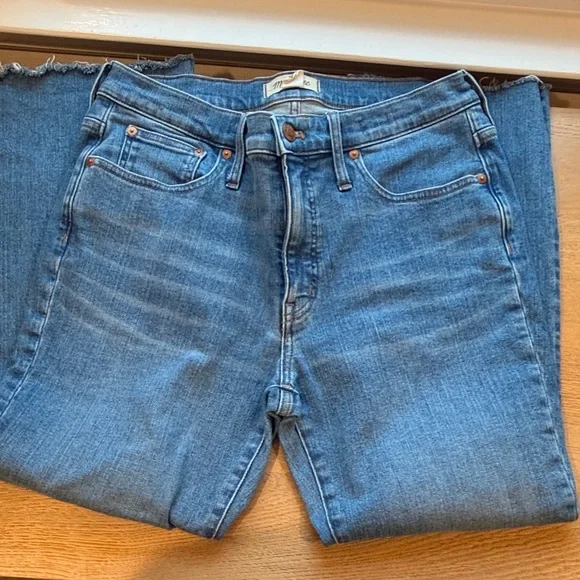 Madewell Mid-Rise Kick Out Jeans - Picture 3 of 4
